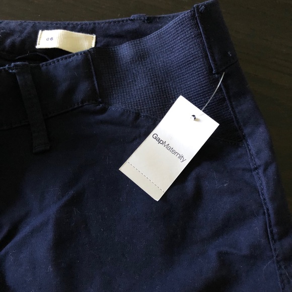 GAP Maternity Shorts in Navy - Picture 4 of 6